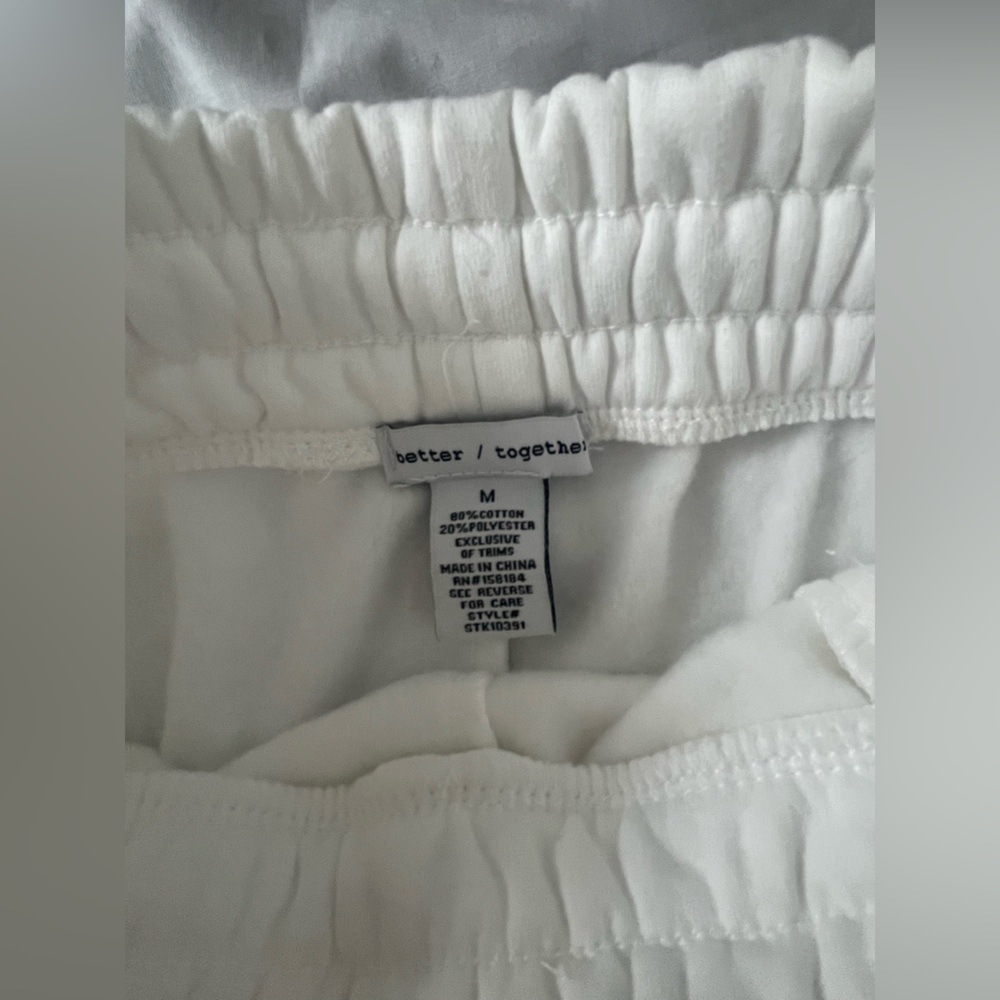 New Better Together NWT White Shorts Women’s Medium Casual Gym Loungewear - Picture 3 of 4